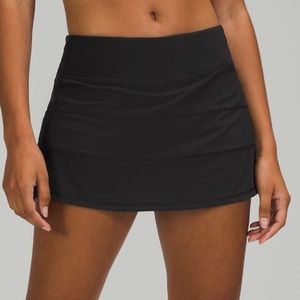 Lululemon Run Pace Rival Mid-rise 12” mini skirt in black size 2